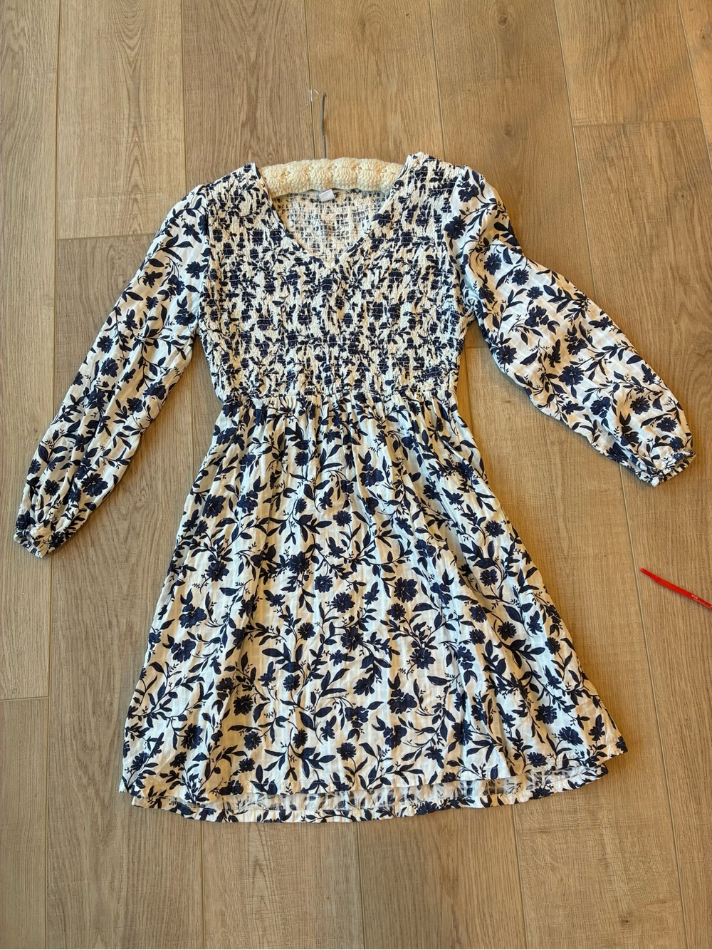 Old Navy Smocked V-Neck Long Sleeve Floral Dress Mini white w navy Small cottage - Picture 2 of 8